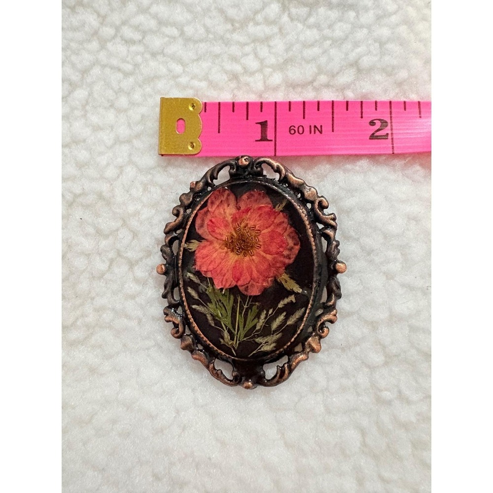 Vintage Style Pressed‎ Flower Resin Brooch Ornate Bronze Filigree Pendant Oval - Picture 7 of 8